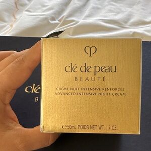 Clé de Peau Beauté Advanced Intensive Night Cream
1.7 OZ/ 50ml